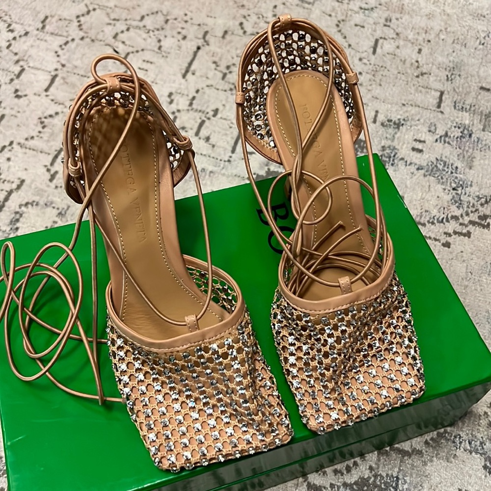 Bottega Veneta beige shoes